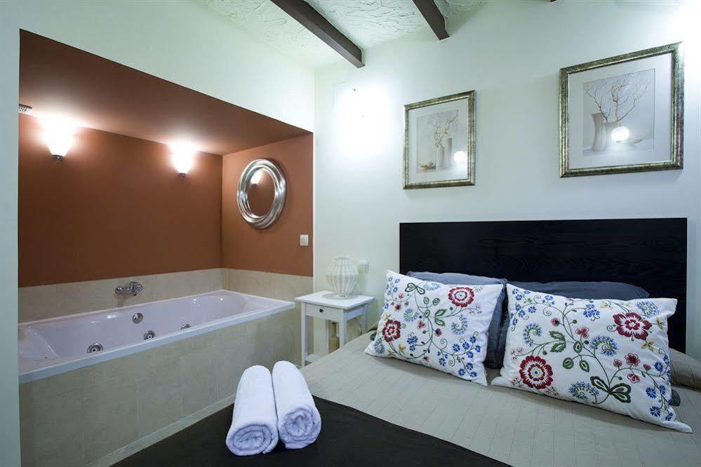 Viviendas Turisticas Camino Del Prado มาดริด ภายนอก รูปภาพ